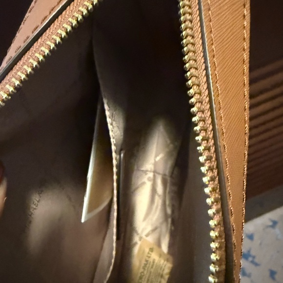 Jet Set Saffiano Leather Crossbody Bag - Picture 6 of 7